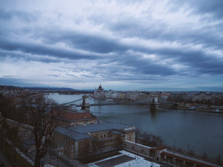 Az ország nagy részén napos, enyhén felhős idő várható