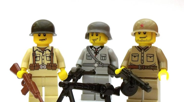 Hitler-bajszos náci Lego-figurákat árulnak egy magyar oldalon