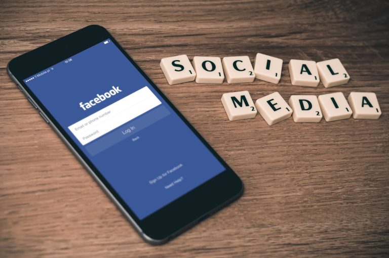 A Kúria szerint nem jogsértő, hogy a Facebook eladja a felhasználók adatait