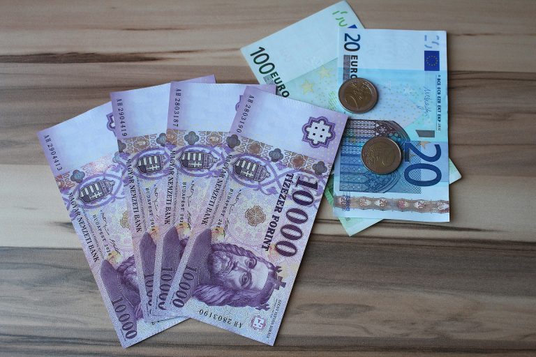 Így állt péntek reggel a forint a devizapiacon