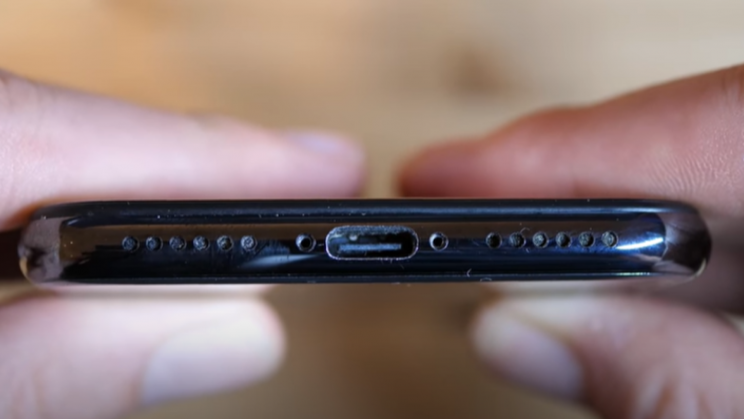 27 millió forintért vették meg a világ első USB-C porttal ellátott iPhone-ját