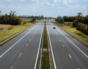 Hátborzongató jelenetek az M30-asról: 3 hónapja volt jogosítványa (videó)