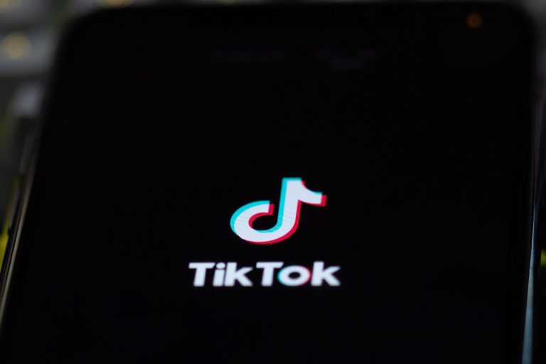 A TikTok és az influenszerek bűvöletébe került a magyar Z generáció