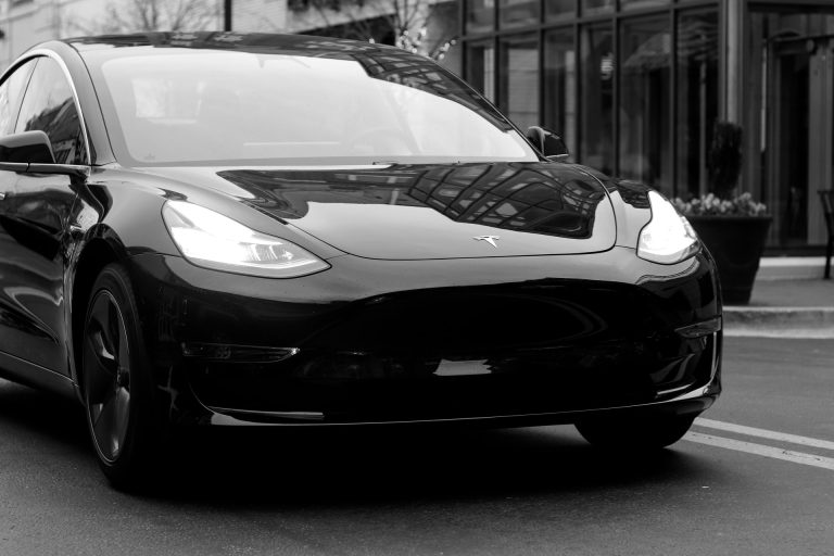 Több száz Tesla-tulajdonos képtelen hozzáférni az autókhoz