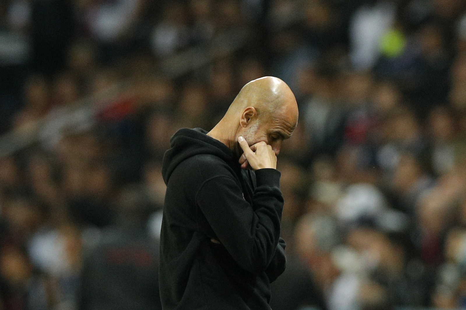 Pep Guardiola maszkviselésre bíztatja a szurkolókat, hogy ne kelljen újra bezárni a stadionokat