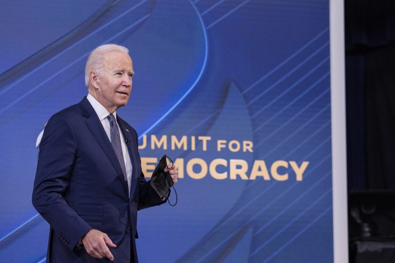 Biden: „Putyin szörnyen megfizet, ha inváziót indít Ukrajna ellen”