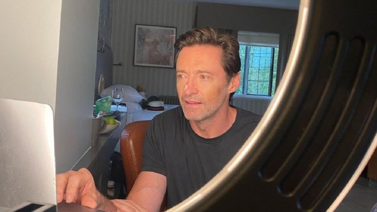 Hugh Jackman is felvette a harmadik oltást, figyeld a bicepszét