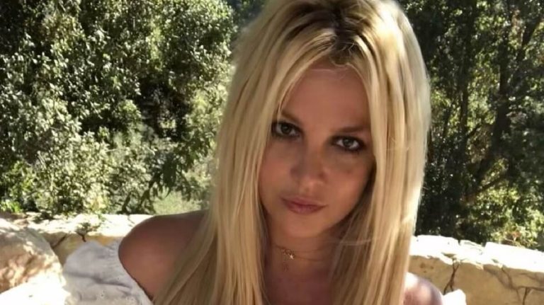 Így csókolózik és pózol a születésnapos Britney Spears