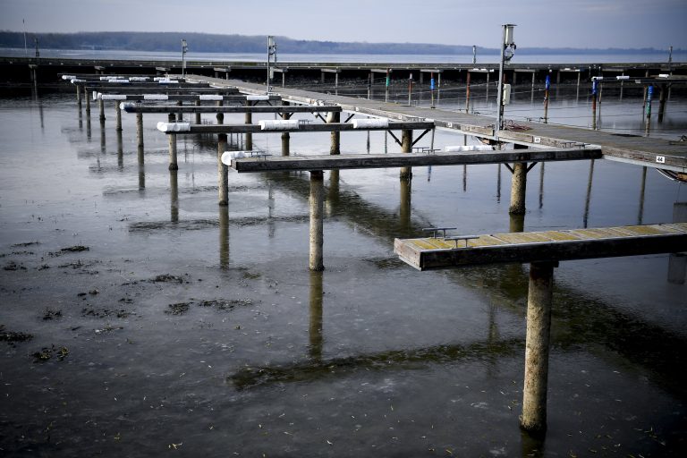 Évek óta szennyvíz szivárog a Tisza-tóba, és egy ideig nem is fog változni a helyzet