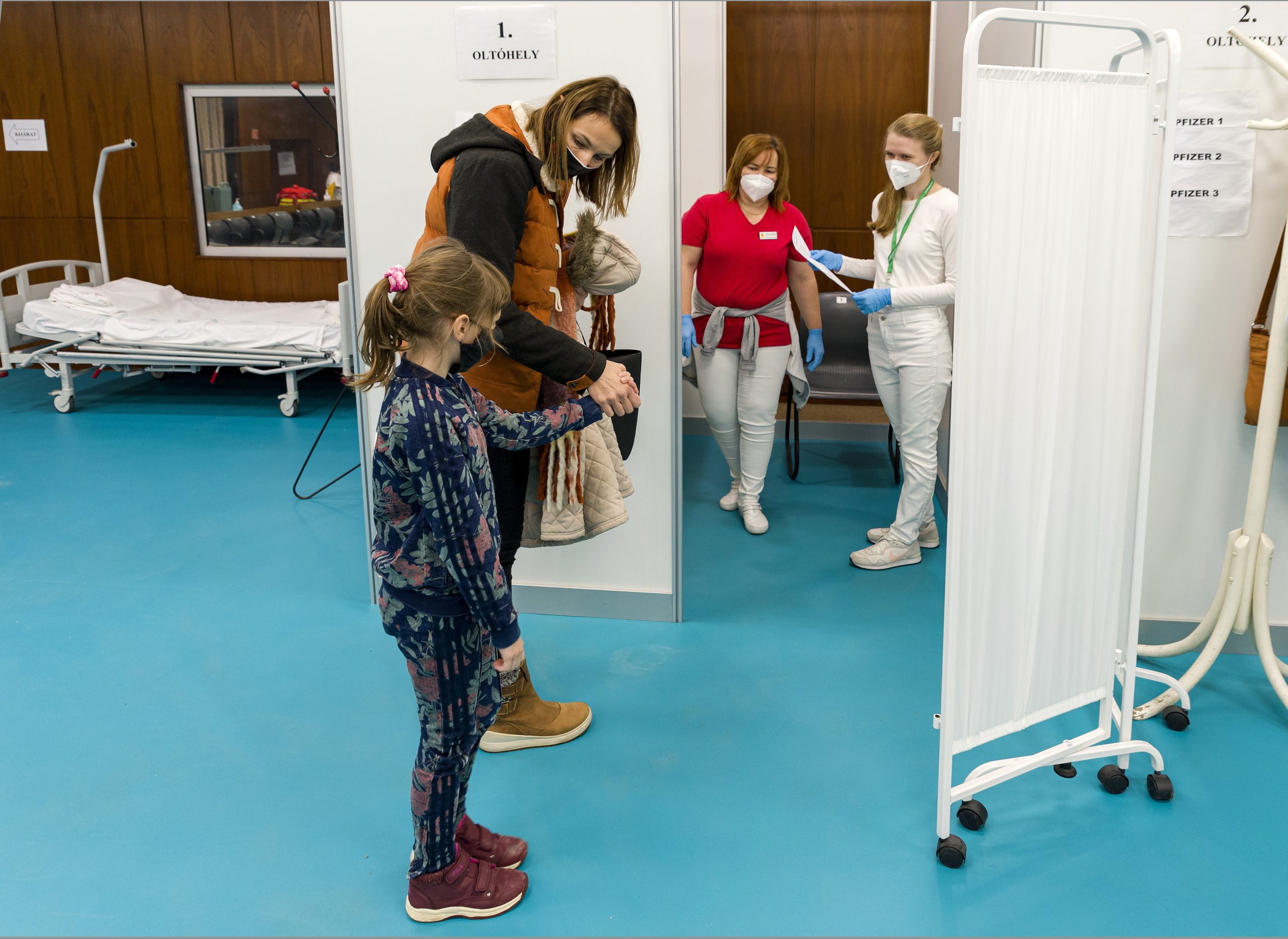 Ezért fontos, hogy a gyermekek is megkapják a koronavírus elleni oltást (videó)