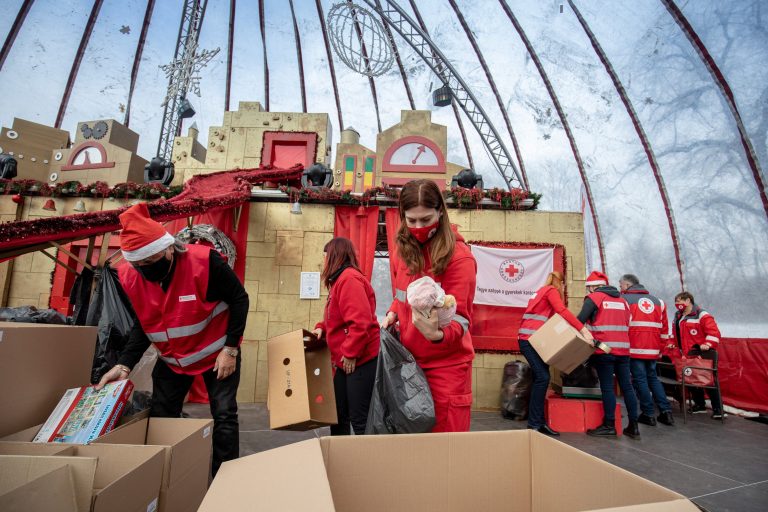 Nagy sikere volt a Mikulásgyárnak, százezer kilónál is több adomány érkezett