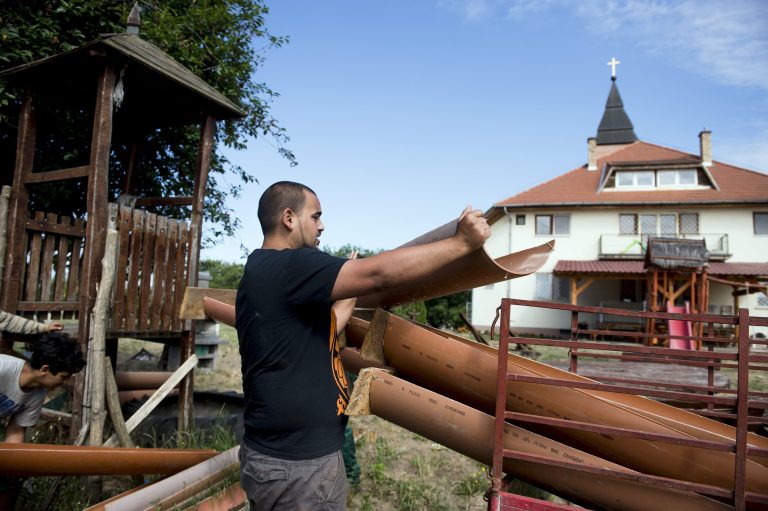 Kapaszkodhatnak vidéken, rengeteg pénzre pályázhatnak