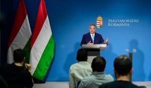 Kormányinfó: Orbán bejelentette, 9,5 millió omikron elleni Pfizer-vakcinát rendelt Magyarország