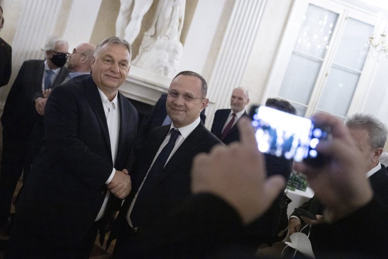 Orbán Viktor közösségi oldalán hívja fel a figyelmet az önkéntesség világnapjára