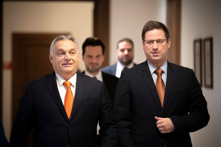 Orbán Viktor az újabb oltásokról: „Ha negyedikért kellene menni, már nekem is nehezen megy”