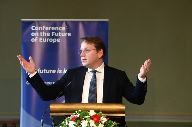 Ismét a Nyugat-Balkán uniós csatlakozása mellett érvelt Várhelyi Olivér