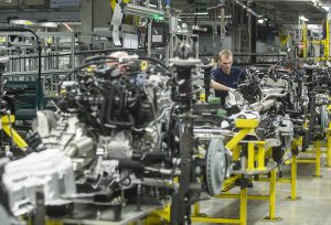 Leállt a Mercedes-gyár, a dolgozók azonban nem maradnak fizetés nélkül