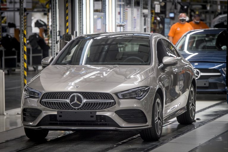 Leáll a kecskeméti Mercedes-gyár, január közepén indul újra a termelés