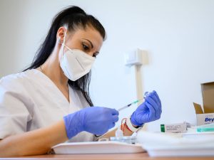 Emiatt kerülhetnek bajba azok, akik nem kérik a harmadik oltást