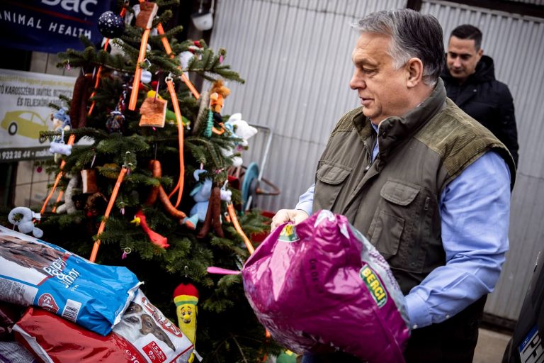 Különleges helyen járt Orbán Viktor, sokan várták, nem is ment üres kézzel