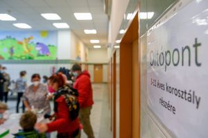 Megérkeztek a friss vírusadatok: 542-en vannak lélegeztetőgépen, 144 -en elhunytak