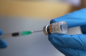 Megérkeztek az elmúlt napok vírusadatai: 366 új elhunyt, 503-an vannak lélegeztetőgépen