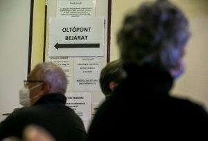 Megérkeztek a friss vírusadatok: 192 új elhunyt, 108 ezer oltatlan oltakozott