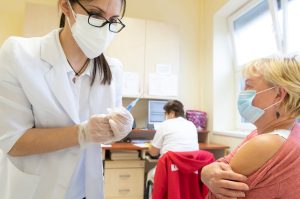 Kormányinfó: Több mint 1,6 millió vakcinát ajándékozhat el Magyarország