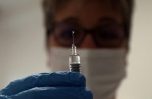 Itt vannak a friss vírusadatok: több mint 10 ezer új fertőzött,  elhunyt 191 beteg