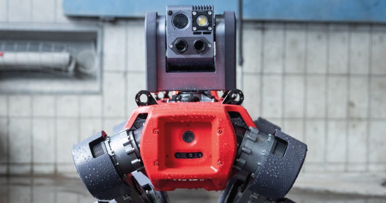 Íme a négykerekű guruló kutyaszerű robot, a jövő emberének házőrzője
