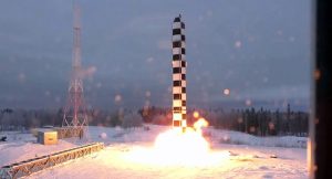 Oroszország nem zárja ki, hogy be kell vetnie az atomfegyvereit