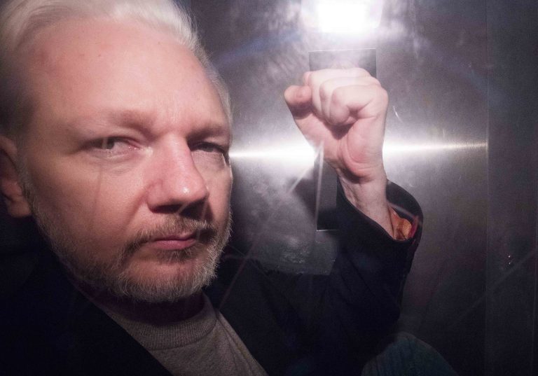 Agyvérzést kapott a börtönben Julian Assange