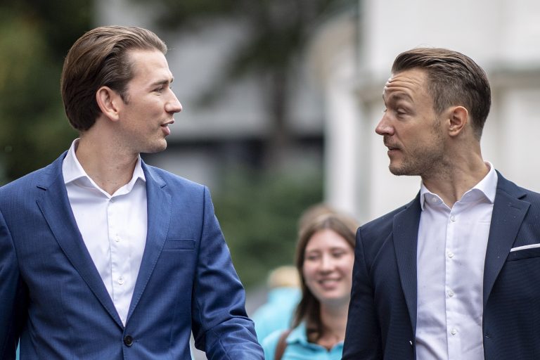 Kurz és Schallenberg után lemondott Ausztria pénzügyminisztere is