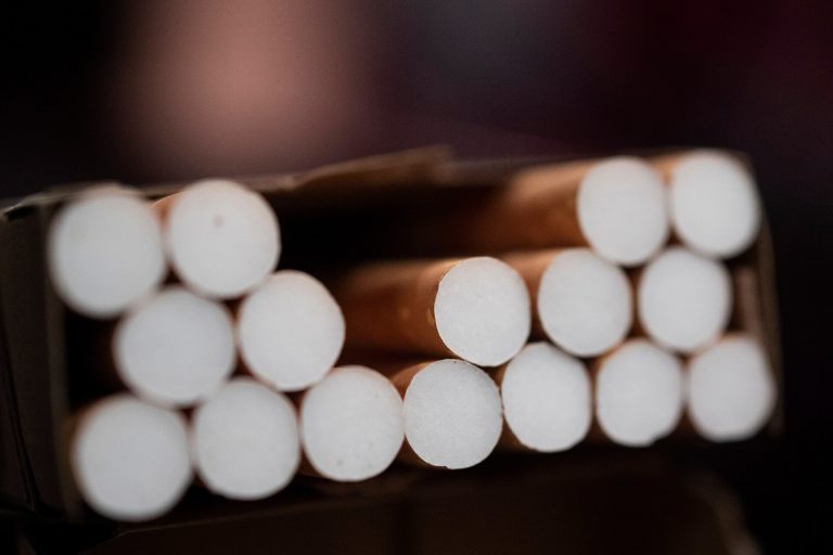 Rengeteg csempészcigaretta érkezett Ukrajnából, a NAV rajtaütött a bűnbandán