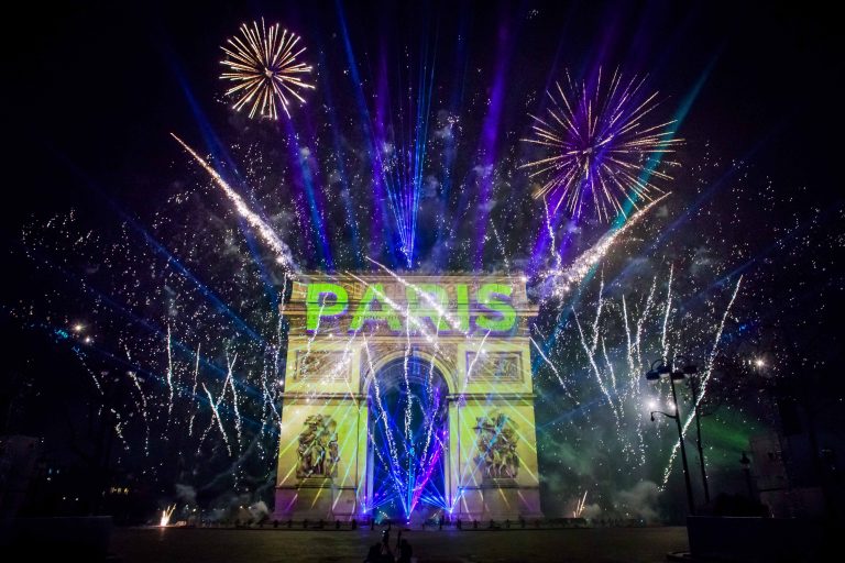 Törölték az újévi tűzijátékot Párizsban a vírushelyzet miatt