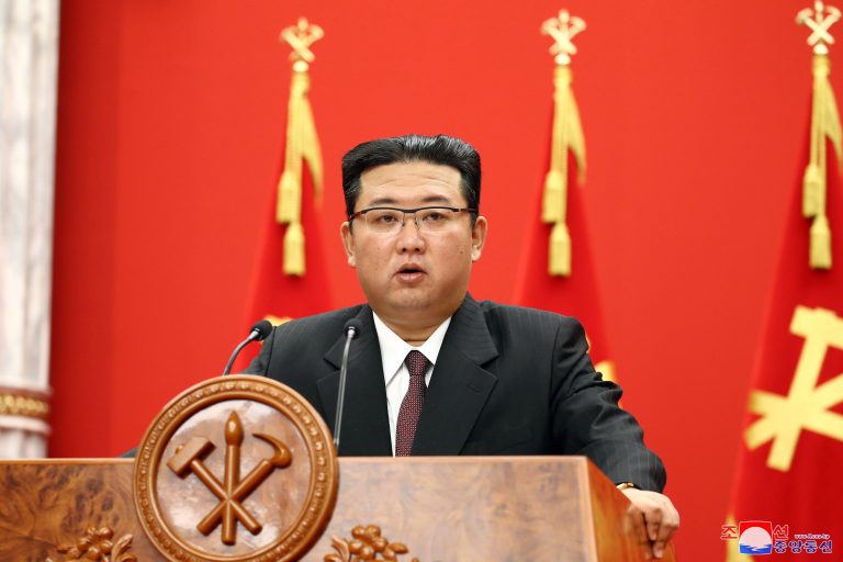 „Óriási harcra“ figyelmezteti Észak-Koreát Kim Dzsongun