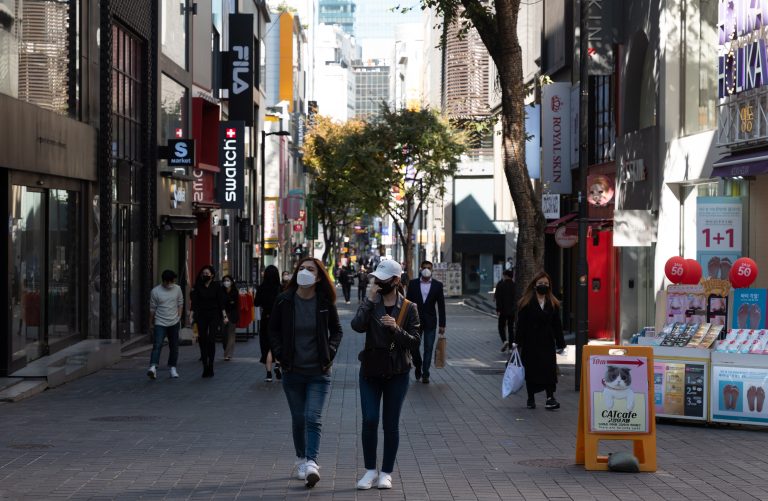 Dél-Koreában mesterséges intelligenciával követnék nyomon a fertőzötteket