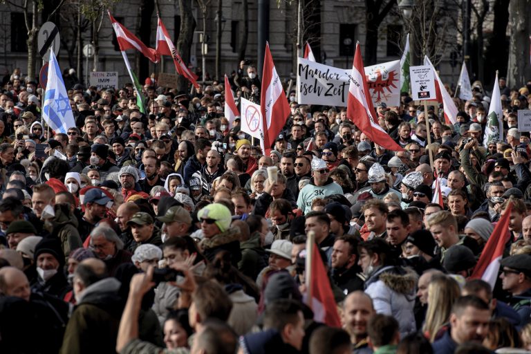 Egyértelműen megüzenték a tüntetők: a magas átoltottság mellett nem kérnek a lezárásból (videók)