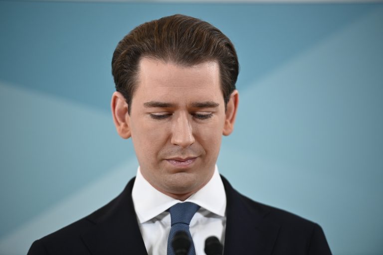 Nem ejtett csorbát a politikai botrány Sebastian Kurz hírnevén, az Egyesült Államokban lesz menedzser