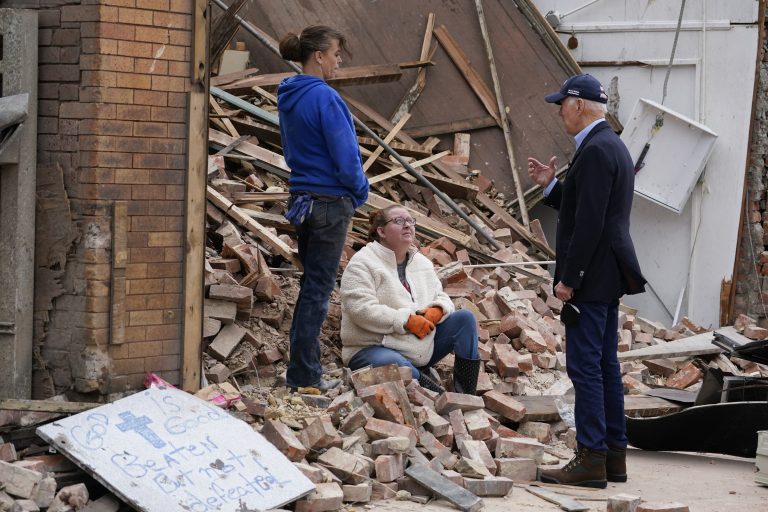 77-re emelkedett a Kenctuckyban lecsapott tornádók halálos áldozatainak száma