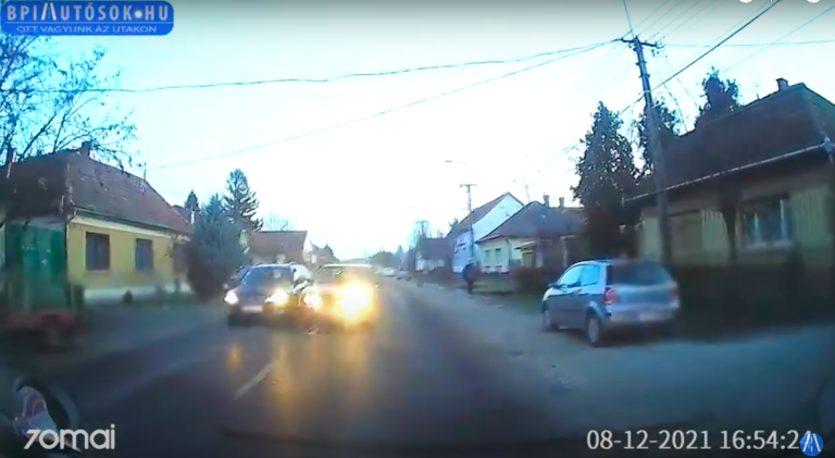Szemtelen előzés Albertirsán, nem sok hiányzott a frontális ütközéshez