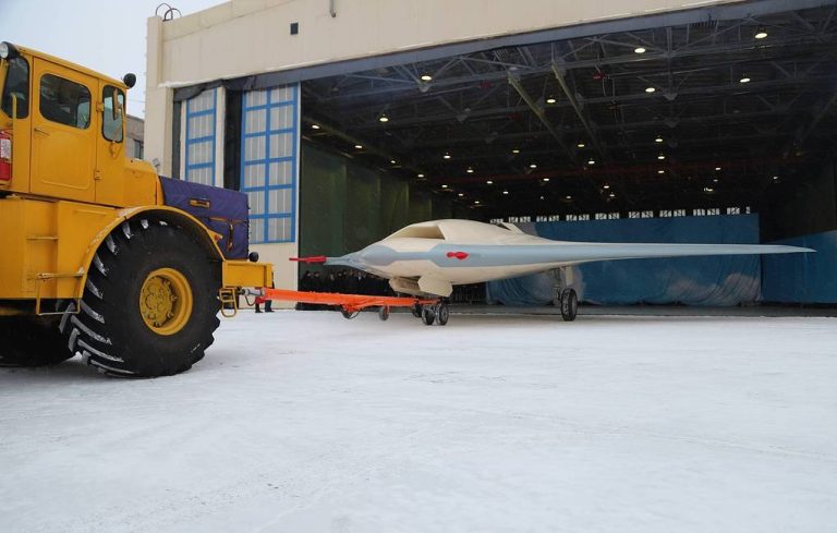 Készen áll első repülésére az oroszok lopakodó drónja