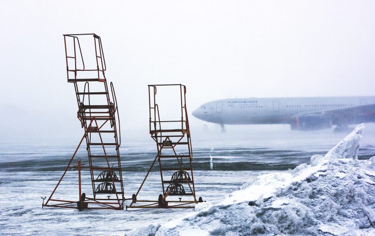 Legalább 100 repülőgép nem tudott felszállni a havazás miatt Japánban (videó)