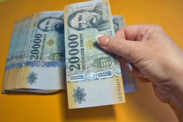 Már csak két hétig igényelhető vissza 280 ezer forint adó-visszatérítés formájában