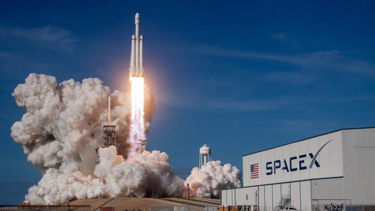 A SpaceX űrhajóival pótolja a NASA a Boeing egységeit