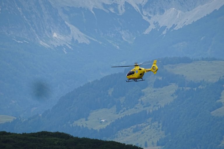 Mentőhelikopter a helyszínen:  lezárták az M0-s autóutat az M3-as autópálya felé, Gyálnál