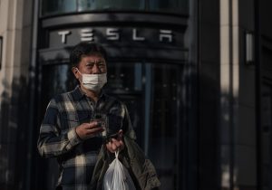 Népirtás színhelyén nyitott autókereskedést a Tesla