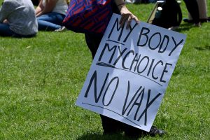 Felgyújtotta magát egy férfi a kötelező vakcinák miatt