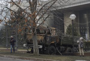 A kazah elnök jelezte, két nap múlva kivonulnak az orosz csapatok