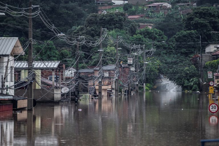 Ismét áradások érték el Brazíliát, több ezer embert kellett evakuálni (videókkal)